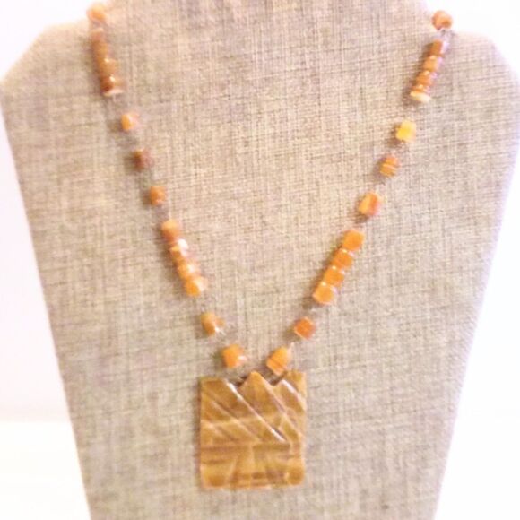 Vintage Mexican Agate Carved Pendant Beaded Necklace - Picture 5 of 5